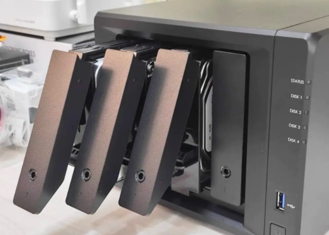 家庭数据管理革新，NAS开启智能存储新时代